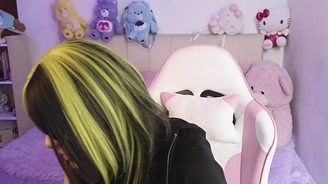 NekoWaifu online show from May 22, 2:37 pm