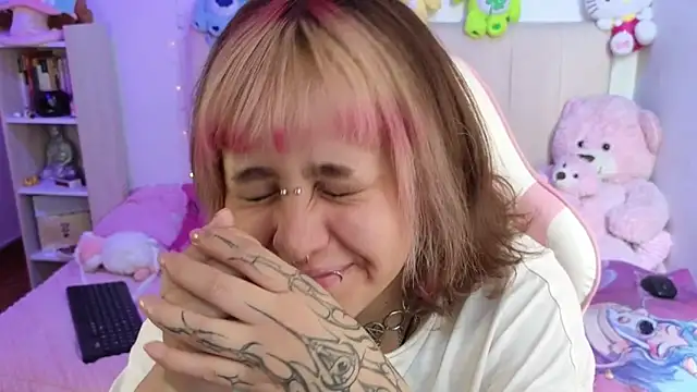 NekoWaifu online show from April 14, 2:11 pm