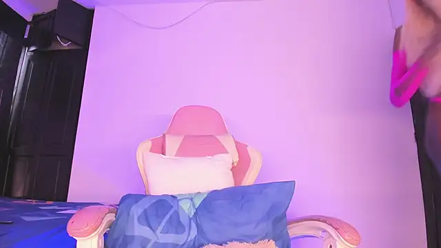 Snapshot of Mara_royal chatting on November 10, 8:47 pm Mara royal online show from November 10, 8:47 pm