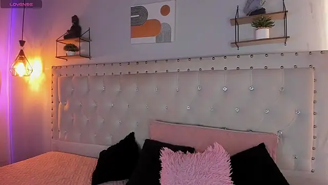 sophiee09  online show from April 17, 2:09 pm