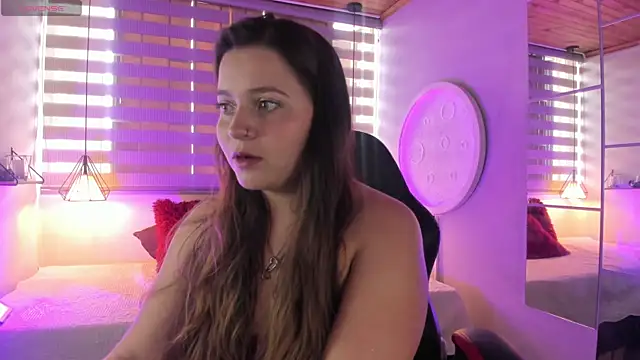 sophiee09  online show from April 10, 1:40 pm