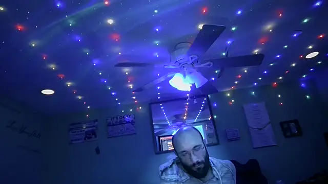 Snapshot of versatilevortex chatting on December 17, 8:19 am versatilevortex online show from December 17, 8:19 am