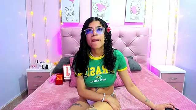 Snapshot of Issaa_Tyler chatting on December 16, 6:34 pm Issaa Tyler online show from December 16, 6:34 pm