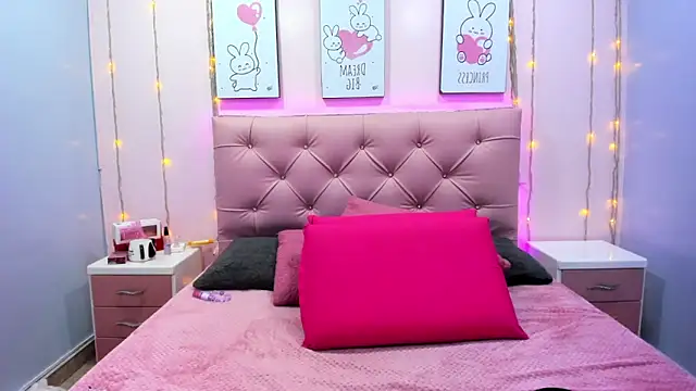 Snapshot of Issaa_Tyler chatting on November 28, 4:23 am Issaa Tyler online show from November 28, 4:23 am