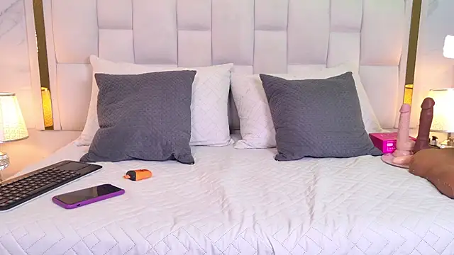 Snapshot of paulina_cano chatting on December 18, 8:01 pm paulina cano online show from December 18, 8:01 pm