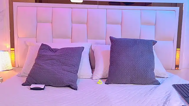 Snapshot of paulina_cano chatting on February 1, 7:12 pm paulina cano online show from February 1, 7:12 pm