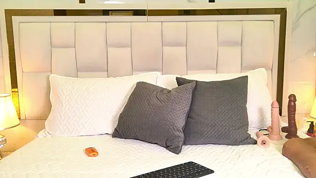 Snapshot of paulina_cano chatting on December 4, 7:35 pm paulina cano online show from December 4, 7:35 pm