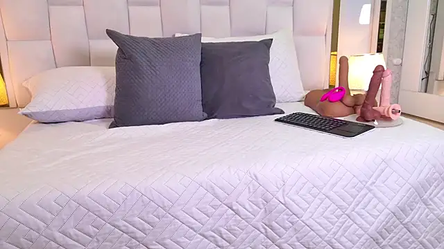 Snapshot of paulina_cano chatting on December 17, 7:08 pm paulina cano online show from December 17, 7:08 pm