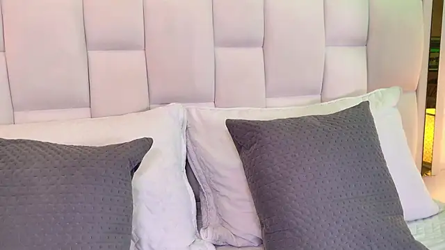 Snapshot of paulina_cano chatting on January 5, 7:06 pm paulina cano online show from January 5, 7:06 pm