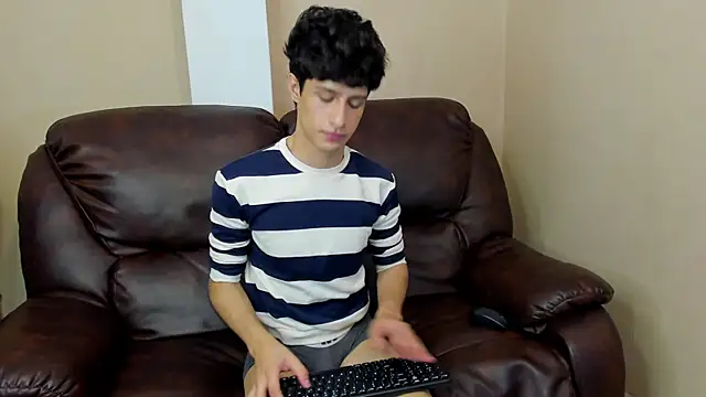 Snapshot of Xam_Collen chatting on January 9, 3:52 pm Xam Collen online show from January 9, 3:52 pm