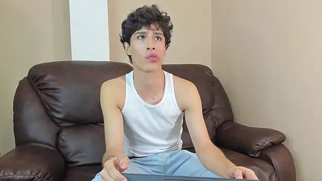 Snapshot of Xam_Collen chatting on December 5, 4:05 pm Xam Collen online show from December 5, 4:05 pm