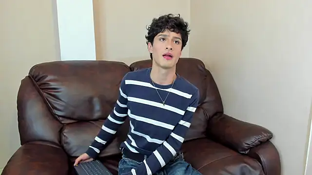 Snapshot of Xam_Collen chatting on December 22, 5:13 pm Xam Collen online show from December 22, 5:13 pm