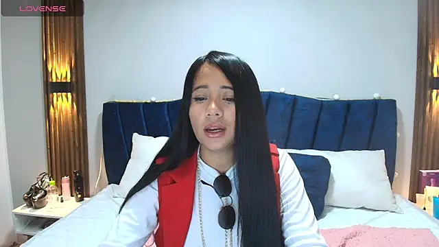 Snapshot of MiaHotmez chatting on October 3, 4:52 pm MiaHotmez online show from October 3, 4:52 pm