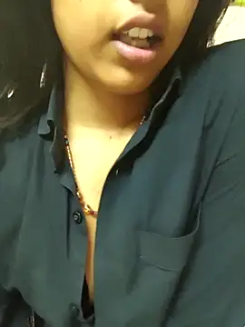 Snapshot of reetika6375 chatting on January 17, 8:56 pm reetika6375 online show from January 17, 8:56 pm