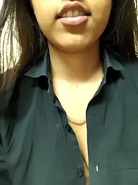 Snapshot of reetika6375 chatting on February 12, 2:55 am reetika6375 online show from February 12, 2:55 am