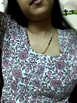 Snapshot of reetika6375 chatting on February 6, 10:06 pm reetika6375 online show from February 6, 10:06 pm