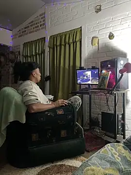 Snapshot of sky-wolves chatting on September 16, 1:06 am sky-wolves online show from September 16, 1:06 am