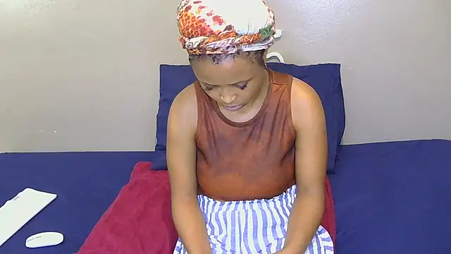 Snapshot of Serafynn chatting on November 27, 10:37 am Serafynn online show from November 27, 10:37 am