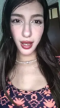 Snapshot of Emily-hottson chatting on January 10, 5:58 am Emily-hottson online show from January 10, 5:58 am