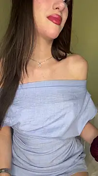 Snapshot of Emily-hottson chatting on March 1, 7:08 am Emily-hottson online show from March 1, 7:08 am