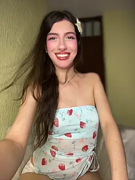 Snapshot of Emily-hottson chatting on June 20, 5:34 am Emily-hottson online show from June 20, 5:34 am