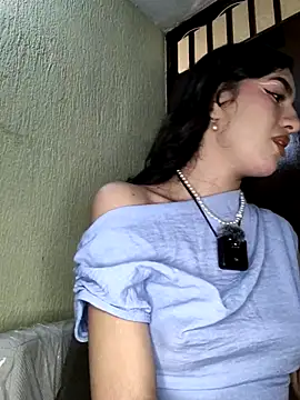 Emily-hottson online show from October 17, 5:00 am