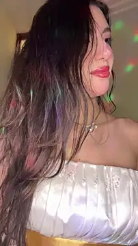 Snapshot of Emily-hottson chatting on February 15, 7:51 am Emily-hottson online show from February 15, 7:51 am