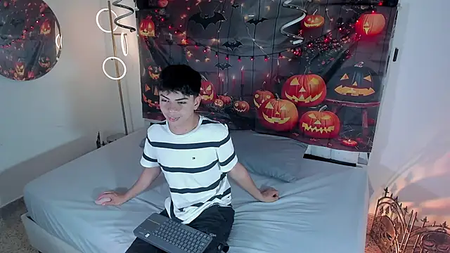 Snapshot of Peter_chase chatting on October 8, 11:49 pm Peter chase online show from October 8, 11:49 pm