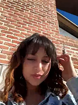 Snapshot of MaiaRouge chatting on October 6, 9:32 am MaiaRouge online show from October 6, 9:32 am