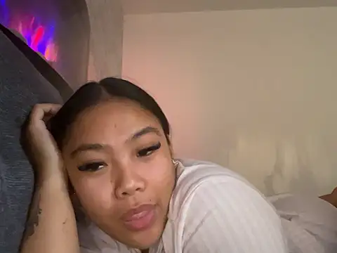 Snapshot of MissCherryyxox chatting on September 18, 8:17 am MissCherryyxox online show from September 18, 8:17 am