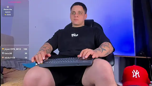 denis munera online show from October 15, 9:56 pm