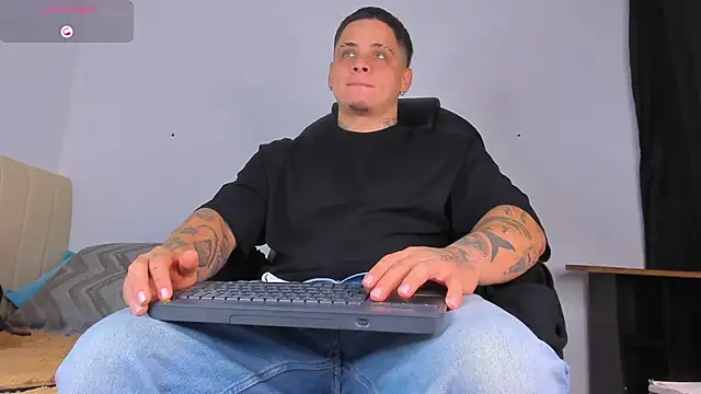 denis munera online show from October 9, 9:32 am