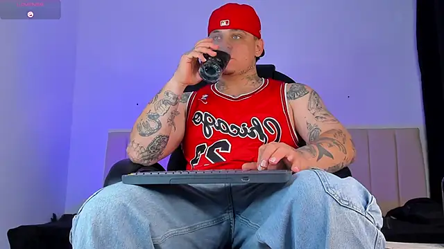 denis munera online show from November 28, 4:45 am