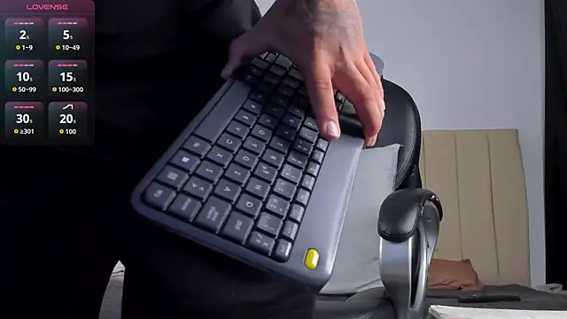 denis munera online show from April 5, 2:46 pm