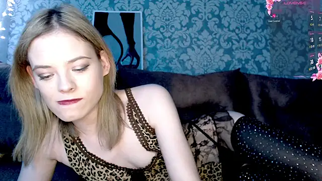 Snapshot of Kate__Loves chatting on December 16, 6:45 pm Kate Loves online show from December 16, 6:45 pm