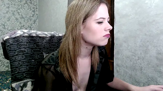 Snapshot of Kate__Loves chatting on November 7, 6:45 pm Kate Loves online show from November 7, 6:45 pm