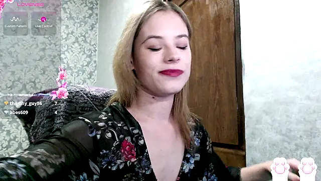Kate  Loves online show from September 30, 5:30 pm