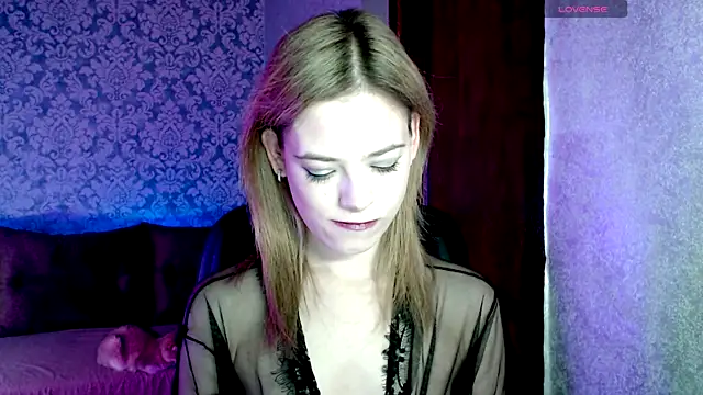 Kate  Loves online show from April 21, 7:20 pm