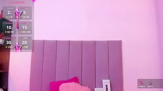 HoollyHendrix online show from October 16, 8:17 pm