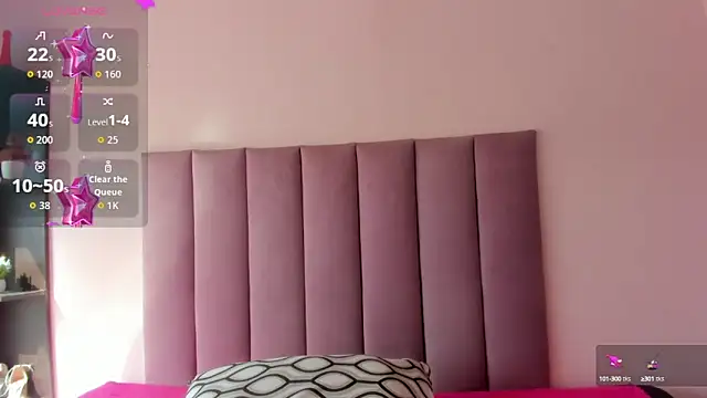 HoollyHendrix online show from October 1, 7:51 pm