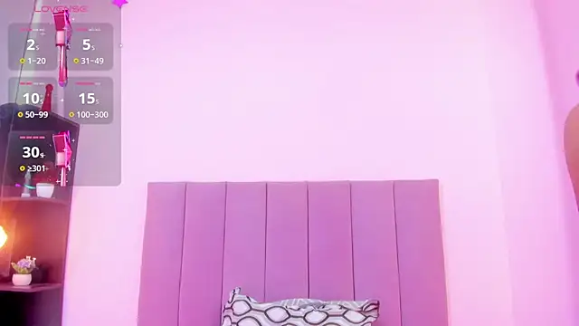 HoollyHendrix online show from September 30, 8:04 pm