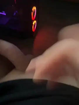 jstntz online show from February 5, 6:42 am