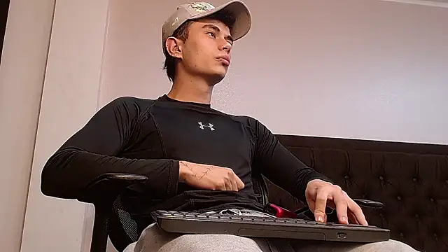Snapshot of jaico_santos chatting on October 3, 10:44 pm jaico santos online show from October 3, 10:44 pm