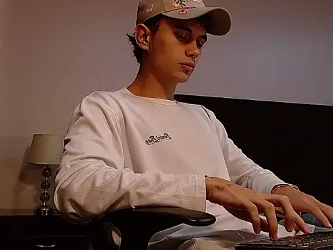 Snapshot of jaico_santos chatting on October 1, 10:57 pm jaico santos online show from October 1, 10:57 pm