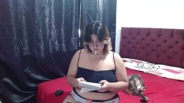 Snapshot of Roxy_f_w chatting on September 18, 1:36 pm Roxy f w online show from September 18, 1:36 pm