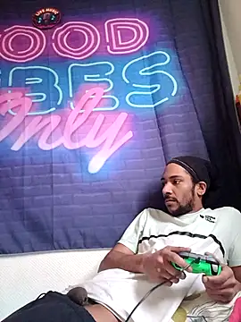 Snapshot of Mikaaa97 chatting on February 1, 3:32 pm Mikaaa97 online show from February 1, 3:32 pm