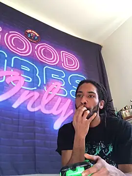 Snapshot of Mikaaa97 chatting on February 25, 11:43 am Mikaaa97 online show from February 25, 11:43 am