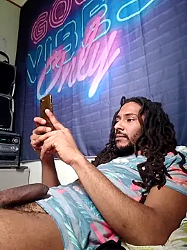 Snapshot of Mikaaa97 chatting on February 19, 3:31 pm Mikaaa97 online show from February 19, 3:31 pm