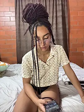 Snapshot of aurora_2007 chatting on October 20, 12:45 am aurora 2007 online show from October 20, 12:45 am