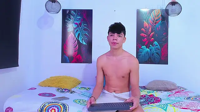 Zacktorres  online show from July 23, 9:11 pm